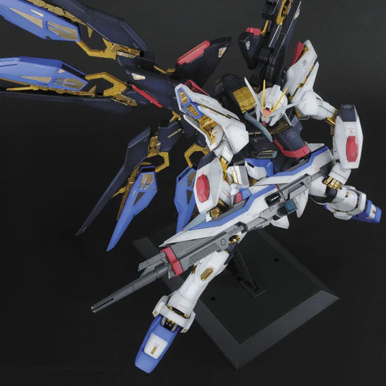 Bandai  2251374 Mobile Suit Gundam Seed Destiny Strike Freedom Gundam Perfect Grade 1:60 Scale Model Kit
