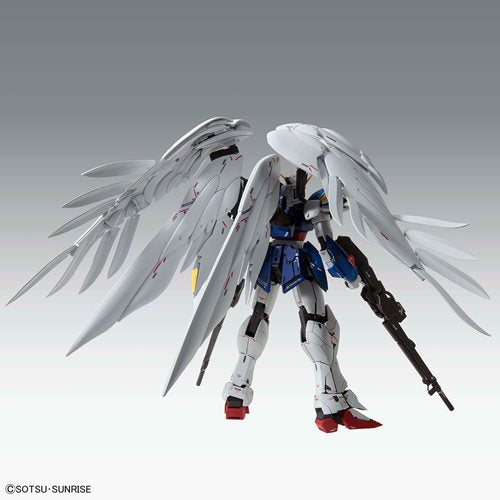 Bandai  2516450 Gundam Wing: Endless Waltz Wing Gundam Zero Ver. Ka Master Grade 1:100 Scale Model Kit