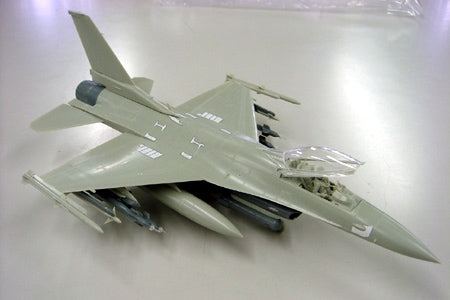 Tamiya 1/48 Lockheed F-16C Block 25/32 Fighting Falcon