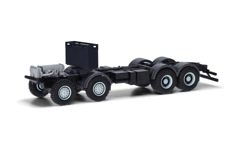 Herpa Models 085915 HO Iveco Trakker 4-Axle Chassis -- pkg(2)