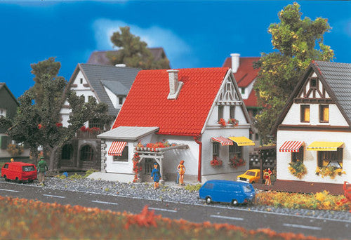 Vollmer 49574 White House with Red Roof