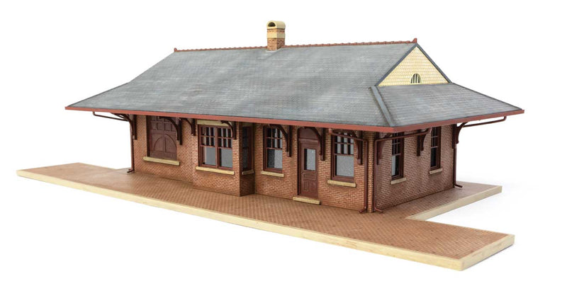 Walthers Cornerstone 933-3553 Pennsylvania System Brick Combination Station -- Kit, HO