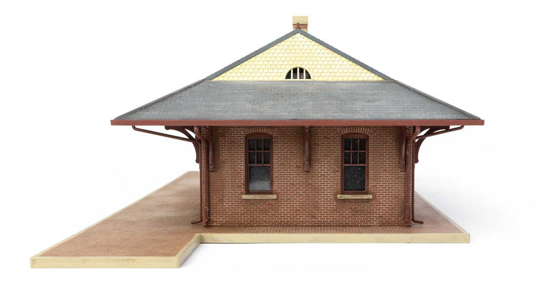 Walthers Cornerstone 933-3553 Pennsylvania System Brick Combination Station -- Kit, HO