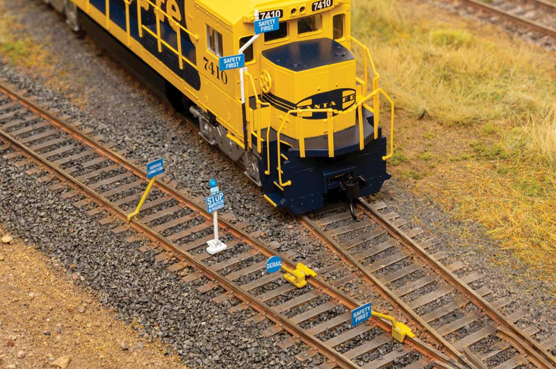 PREORDER Walthers Cornerstone 933-4162 Blue Flags -- Kit pkg(50), HO