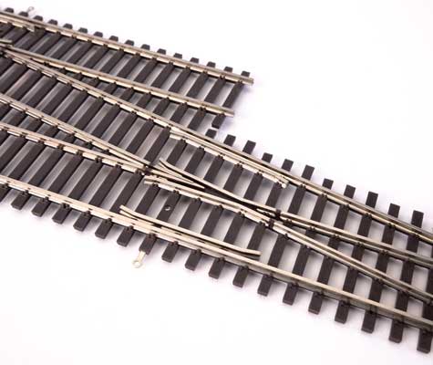 Walthers HO Scale Code 83 #4 Left Hand Turnout – DCC Friendly Nickel Silver Track