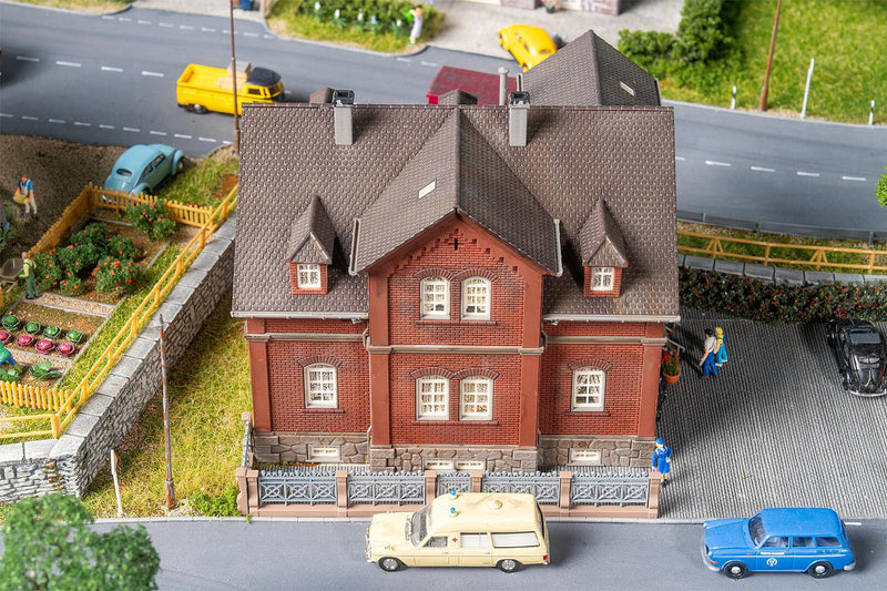 PREORDER Faller HO 130753 Bergmannsplatz House Kit