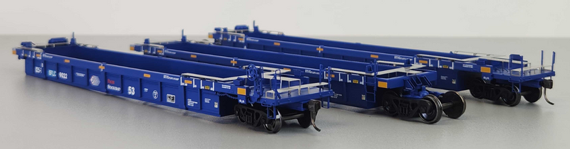 Atlas 20006616 HO 53' ARTICULATED WELL CAR SET BNSF (SFLC) 9022 (BLUE/WHITE/RED)