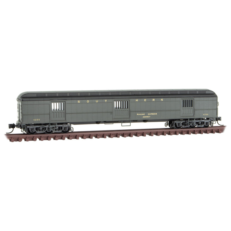 Micro-Trains 149 00 330 70' Heavyweight Horse Car, Southern