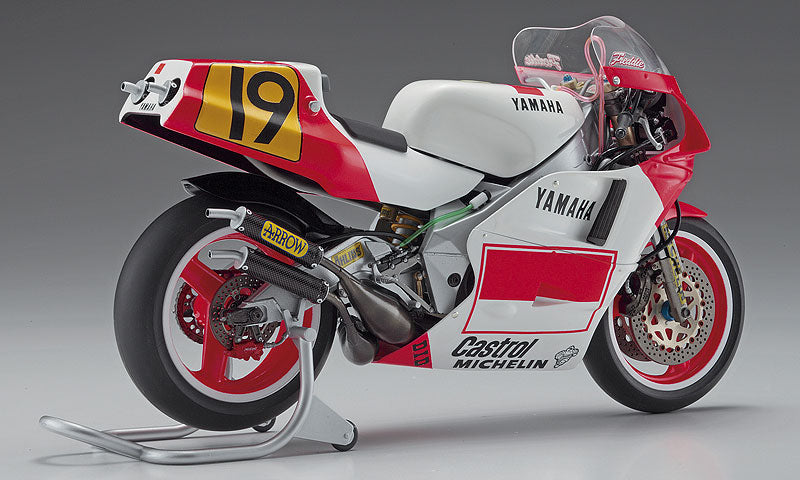 Hasegawa Models 21712  Yamaha YZR500 (0WA8) “Marlboro Yamaha 1989”  1:12 SCALE MODEL KIT