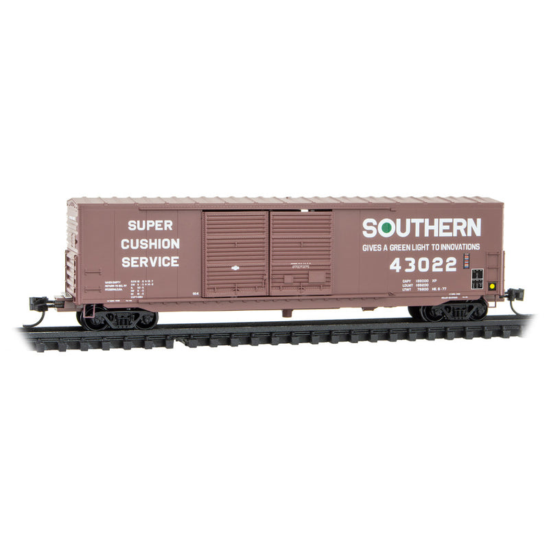 Micro-Trains 182 00 190 50' Standard Box Car, 8' Dbl Sliding, w/o rfwk, short ladders, Southern