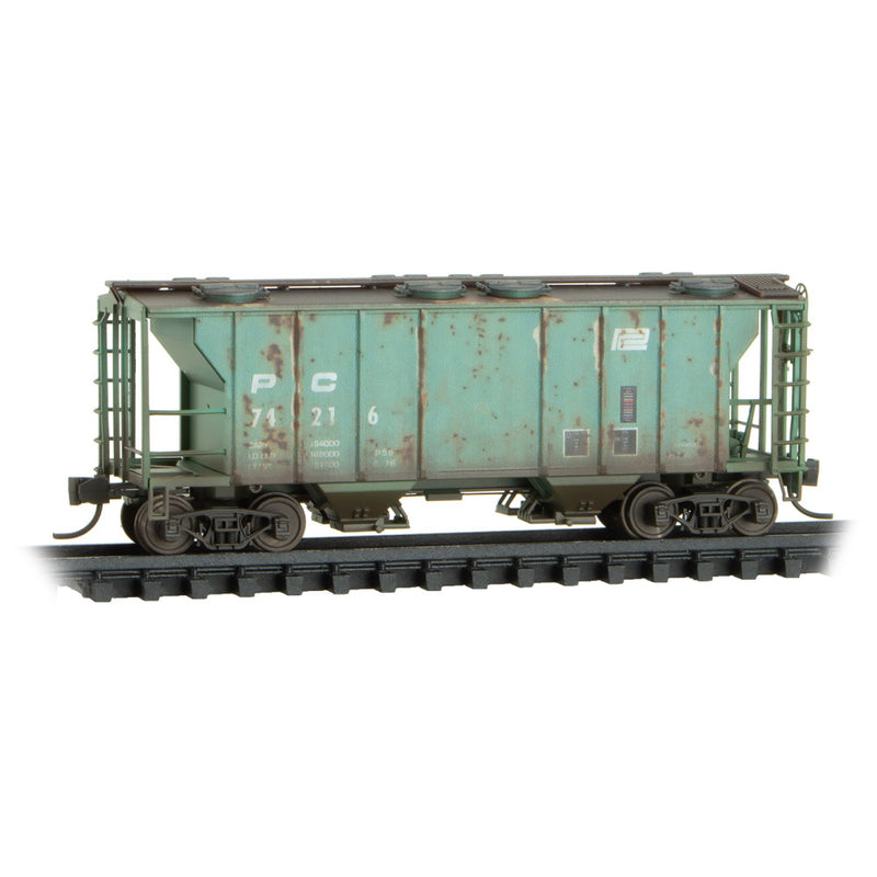 Micro-Trains 095 44 100 PS-2, 2 Bay Weathered Covered Hopper, Penn Central