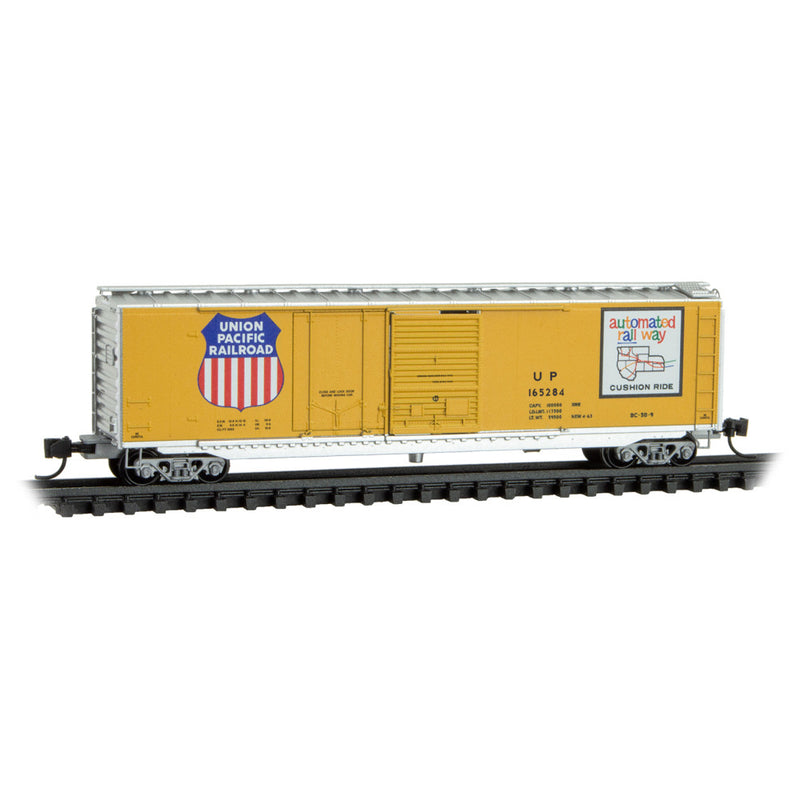 Micro-Trains N 033 00 611 50' Combination Plug and Sliding Door Boxcar - Ready to Run , Union Pacific