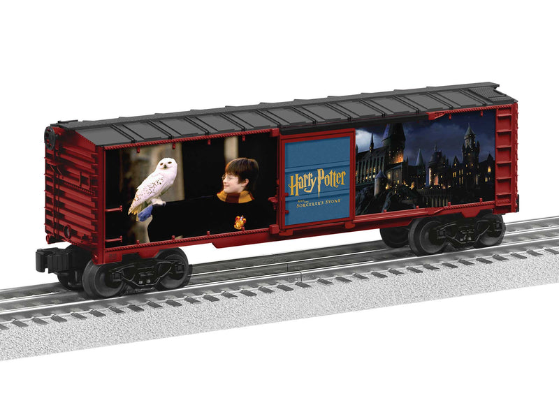 PREORDER Lionel 2428110 O Steel Boxcar - 3-Rail - Ready to Run - Harry Potter and the Sorcerer's Stone (red, black)