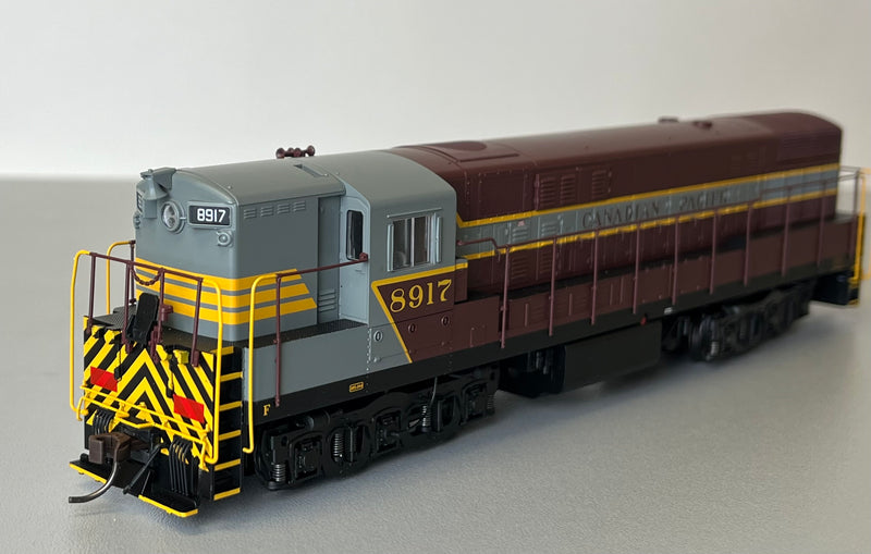 Atlas 10004121 HO TRAIN MASTER PH.2 SILVER CANADIAN PACIFIC [LATE SCHEME]