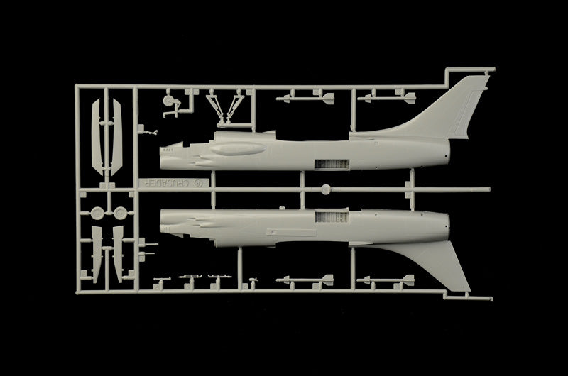 Italeri 1456 - SCALE 1 : 72 F-8E Crusader