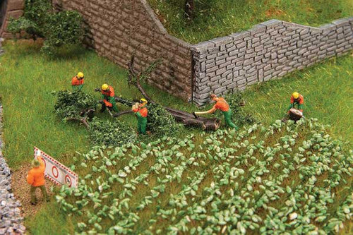 Faller HO 151690 Forest Workers with Modern Equipment (6)