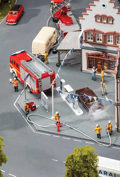 Faller Gmbh 151679 Era VI Firefighters -- Set