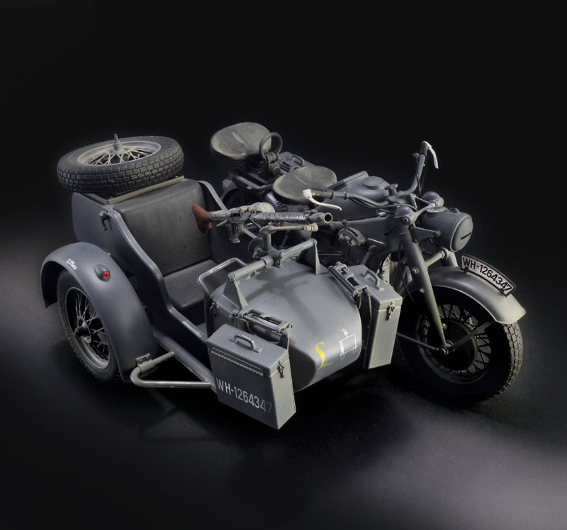 Italeri 7406 - SCALE 1 : 9 ZUNDAPP KS 750 with Sidecar