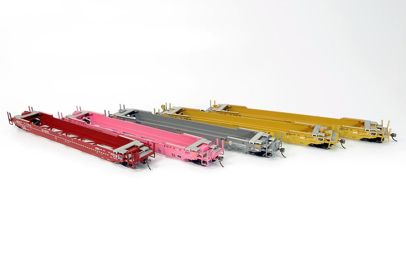 PREORDER Rapido 401057 HO Gunderson 53' Husky Stack Well Car 3-Pack with 6 Containers - Ready to Run -- Canadian Pacific (red, white/red stripe)