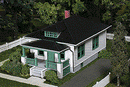 Atlas HO 712 Barb's Bungalow Kit, 6-1/4" x 3" x 2-3/4"