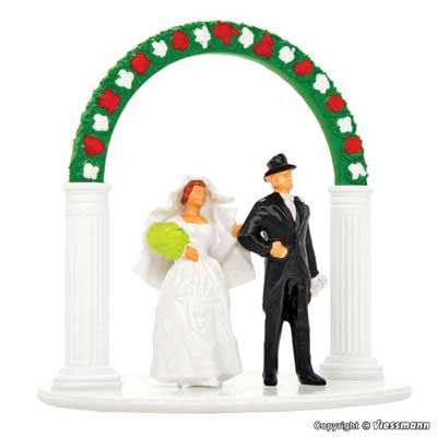 Vollmer HO 42365 Bride and Groom with Wedding Arch