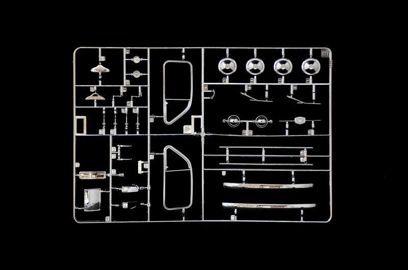 Italeri 4703 - SCALE 1 : 12 FIAT 500F 1968