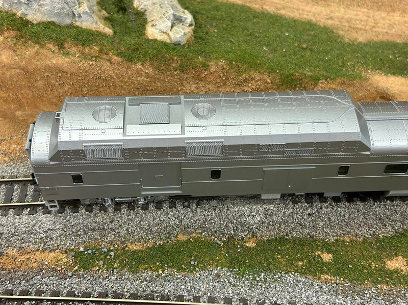 PREORDER Broadway Limited Imports HO 9127 Power Car without Roof Antenna, Union Pacific Primer Gray