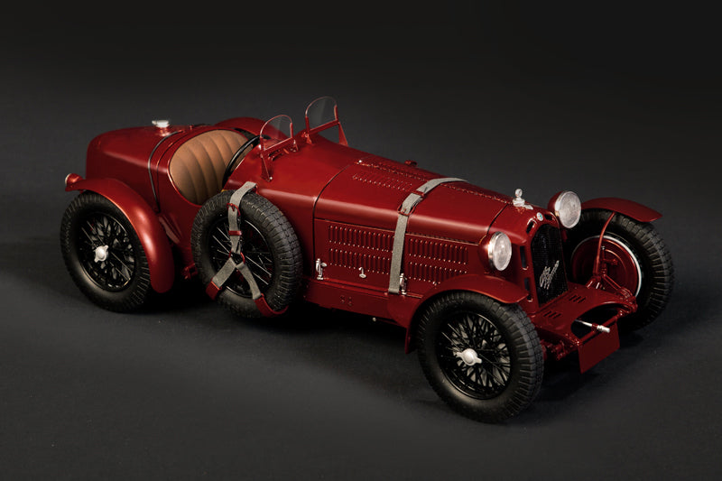 Italeri 4708 - SCALE 1 : 12 Alfa Romeo 8C 2300 Roadster