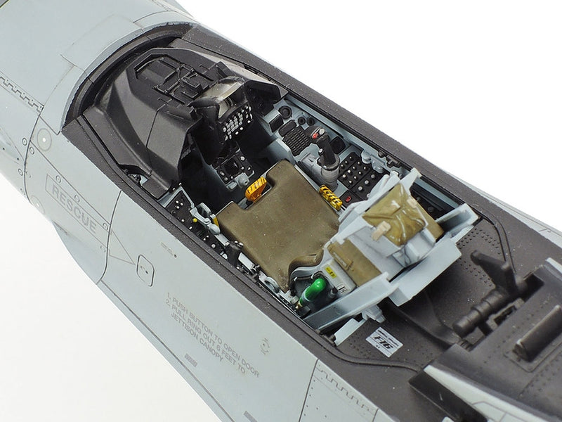 Tamiya 60315 LOCKHEED MARTIN F-16CJ BLK 50 Fighting Falcon, 1:32 Scale