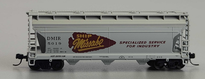 Atlas 50006117 N 3560 Covered Hopper Duluth Missabe & Iron Range 5026  (Gray/Maroon/Yellow)