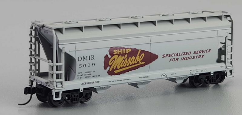 Atlas 50006117 N 3560 Covered Hopper Duluth Missabe & Iron Range 5026  (Gray/Maroon/Yellow)