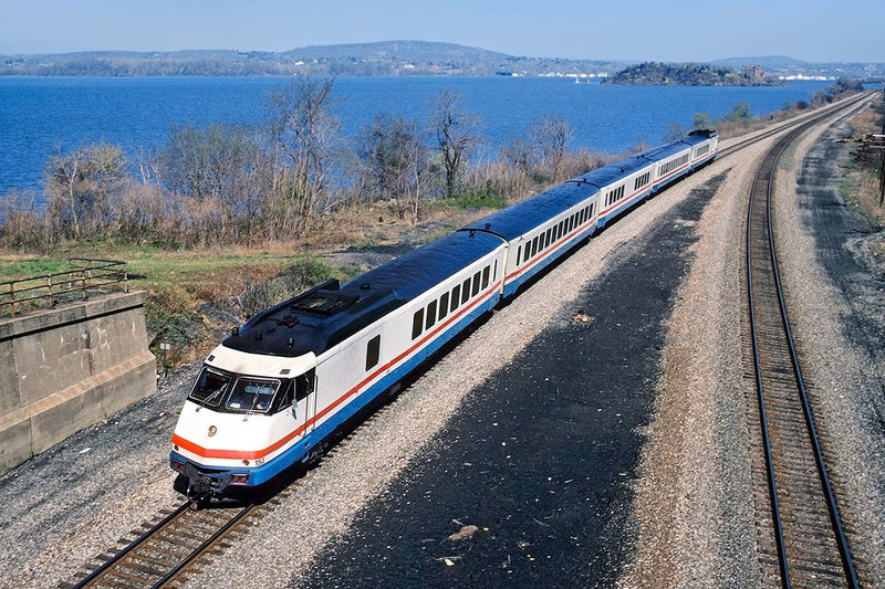 PREORDER Rapido 525107 N Rohr RTL Turboliner Coach - Ready to Run -- Amtrak No Number (Phase V, silver, blue, gray, red)