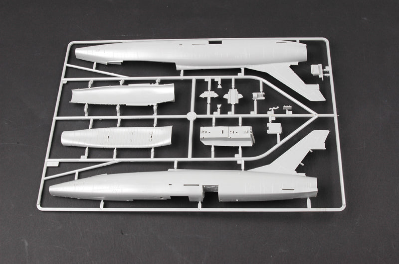 Trumpeter F-100F Super Sabre 02840 1:48