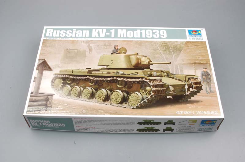Trumpeter 01561 KV-1M1939 1:35