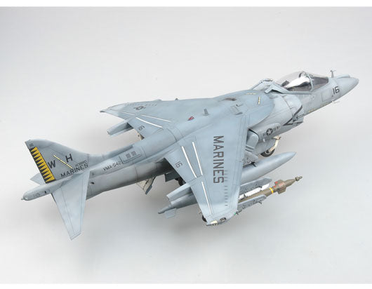 Trumpeter AV-8B Night Attack Harrier II 02285 1:32