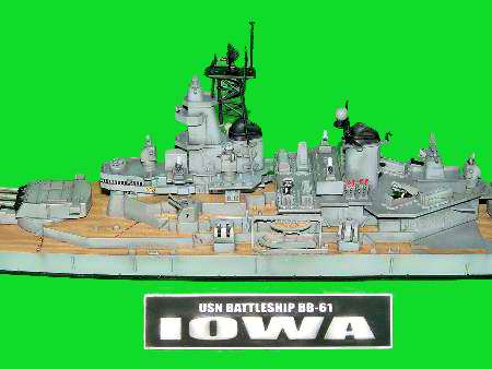 Trumpeter US Battleship BB-61 Iowa 1984 05701 1:700