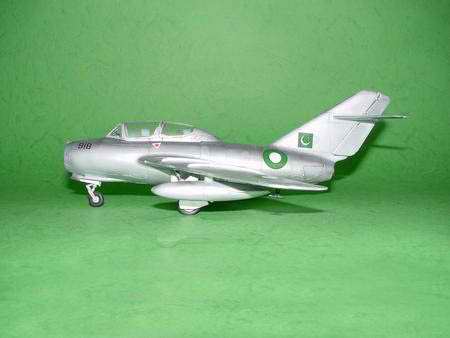 Trumpeter Mikoyan-Gurevich MiG-15 UTI Midget 02805 1:48