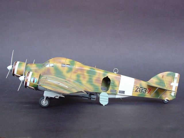 Trumpeter Savoia-Marchetti S.M.79-II Sparviero 02817 1:48