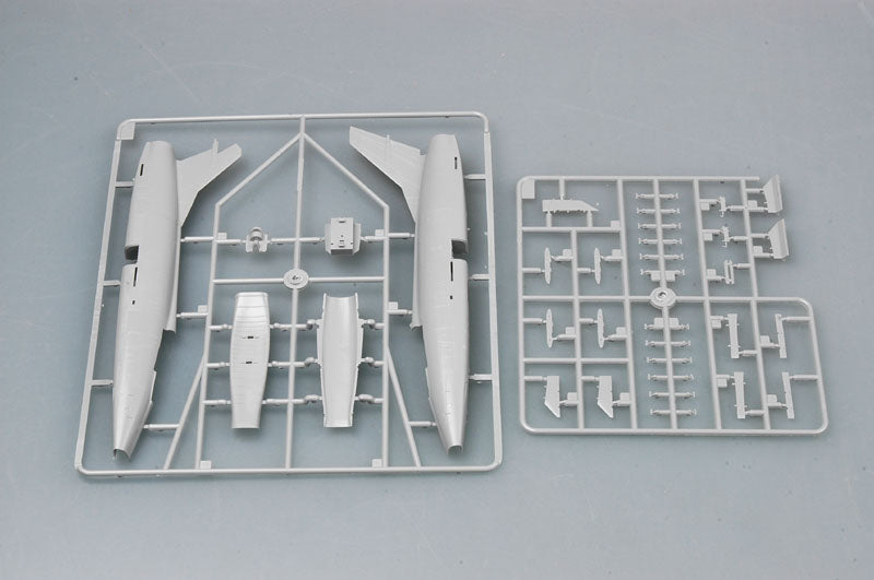 Trumpeter F-100C Super Sabre 01648 1:72