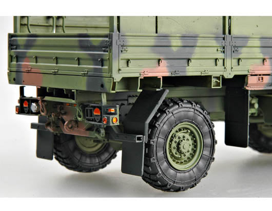 Trumpeter M1078 Light Medium Tactical Vehicle (LMTV) Standard Cargo Truck 01004 1:35