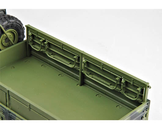 Trumpeter M1078 Light Medium Tactical Vehicle (LMTV) Standard Cargo Truck 01004 1:35