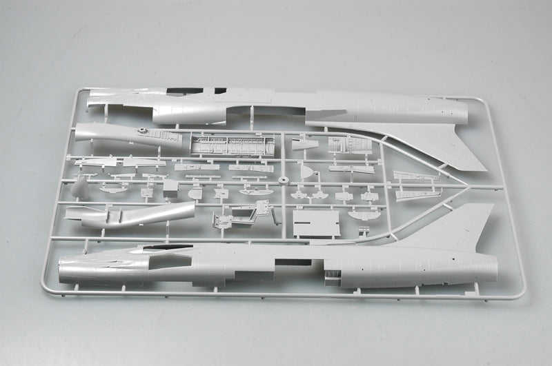 Trumpeter F-8E Crusader 02272 1:32