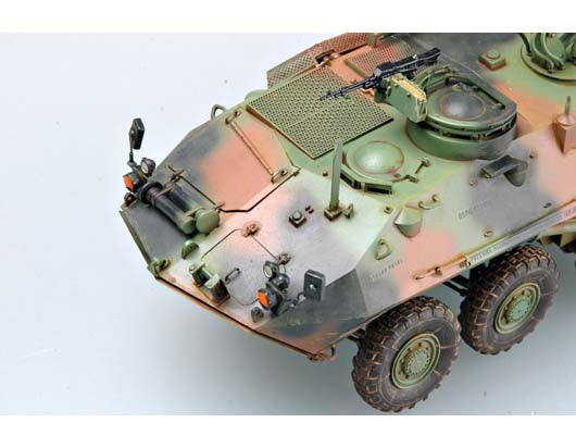 Trumpeter USMC LAV-R Light Armored Vehicle Recovery 00370 1:35