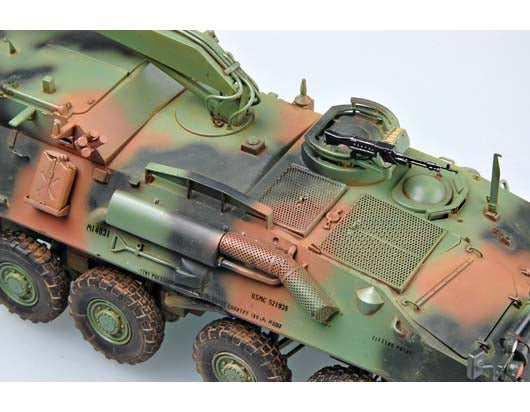 Trumpeter USMC LAV-R Light Armored Vehicle Recovery 00370 1:35