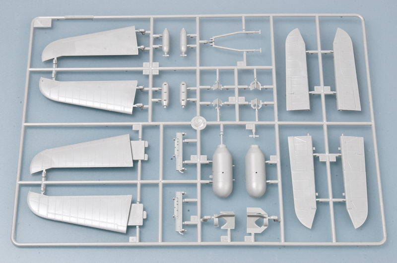 Trumpeter U.S.NAVY SBD-5/A-24BDauntless 02243 1:32