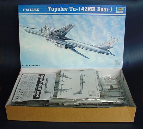 Trumpeter Tupolev Tu-142MR Bear- J 01609 1:72