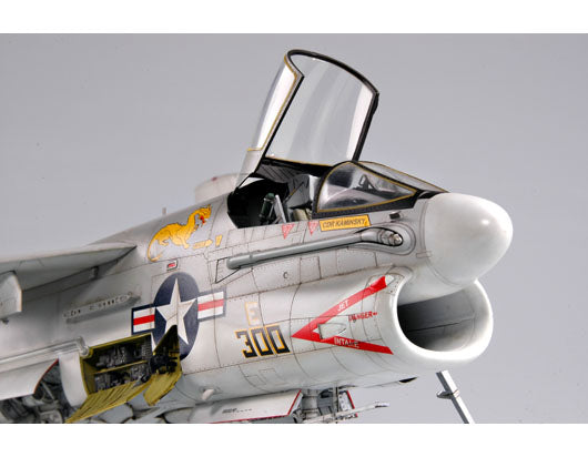 Trumpeter USS A-7E Corsair II 02231 1:32