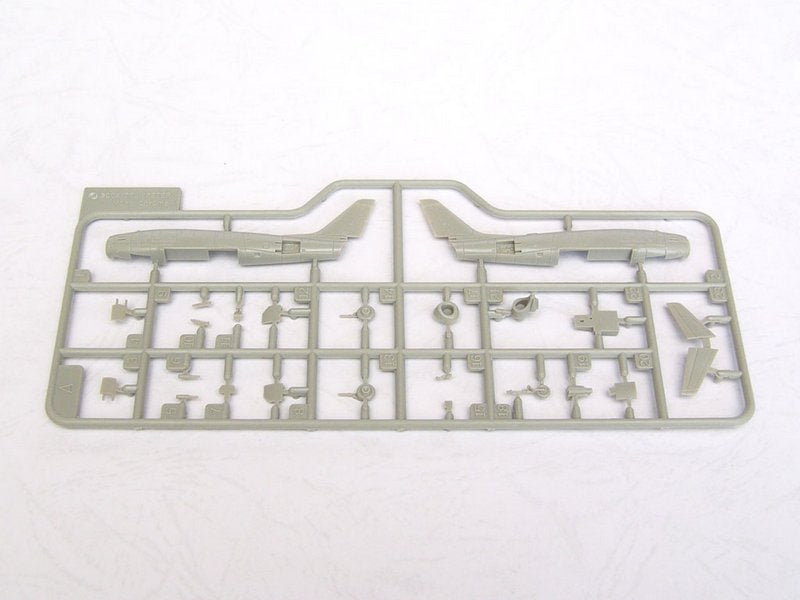 Trumpeter F-86F-30-NA Sabre 01320 1/144