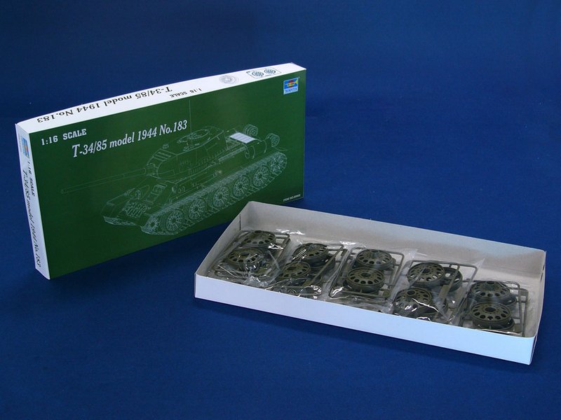 Trumpeter 00904 T-34/85 Model 1944 “Factory No 174” 1:16