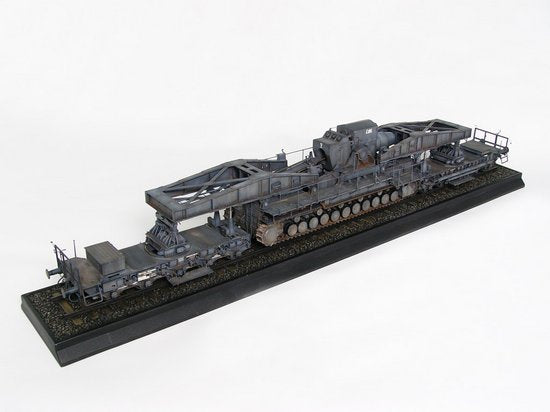 Trumpeter 00209 Morser Karl-Gerat 040/041 on railway transport carrier 1:35